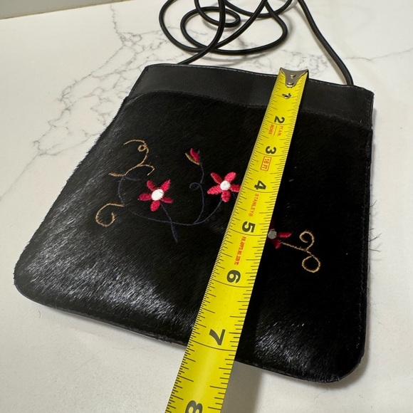 Vintage Wilson Leather Embroidered crossbody! - Picture 7 of 9